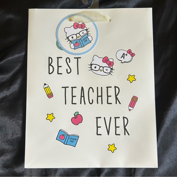 Hello Kitty Gift Bags - Set of 2 - Picture 2 of 3